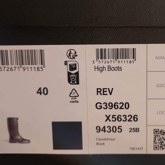 Brand new in box size 40 authentic chanel rain boots 🖤 - Picture 3 of 4